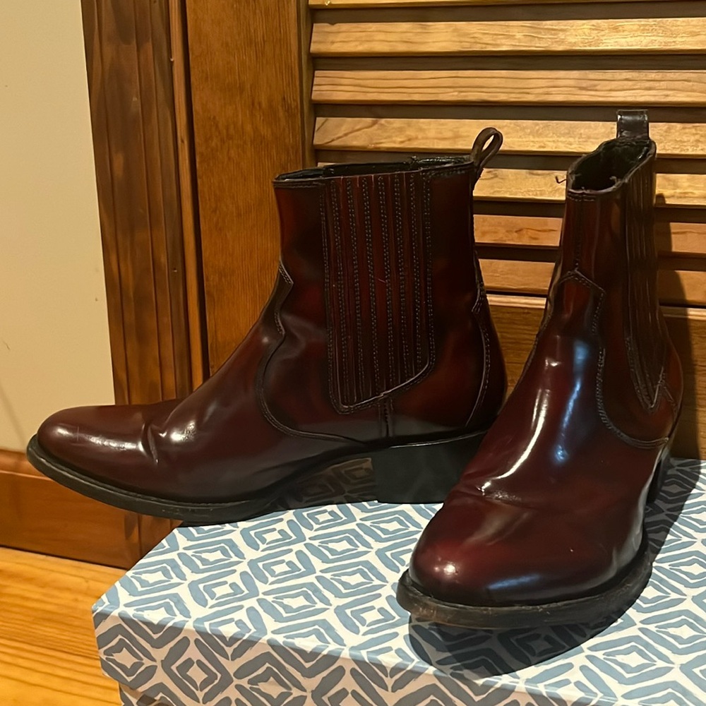 Frye Sacha Chelsea Bootie Size 9